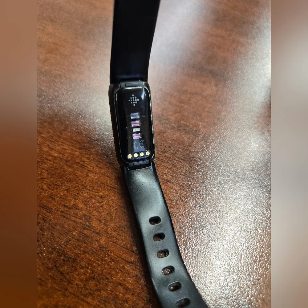 Fitbit Luxe Fitness Tracker ⌚️🏃‍♀️